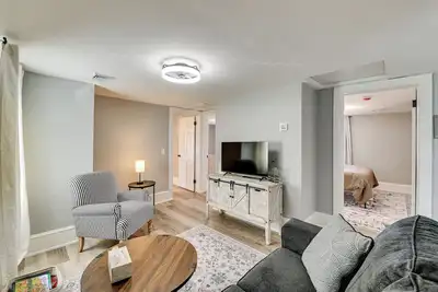 Image de 2 Mi to Uptown: Centrally Located Kingston Apt!