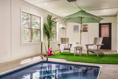 Image de Winter Sale! Private Indoor Heated Pool, Hot Tub, Game Room! Pet Friendly!