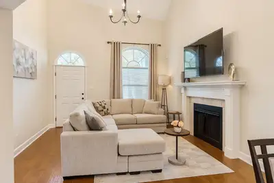 Image de Modern Comfort Meets Homey Charm – Your Perfect 3-Bedroom Getaway