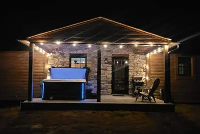 Image de New 3-bedroom cabin 1 mile from the Gorge Underground -- Hot Tub, Games, Sunsets