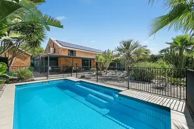 Image de Palm Springs Retreat Hunter Valley\nHeritage charm meets desert luxe.