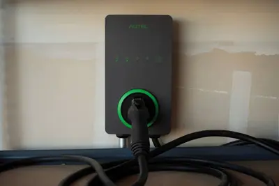 Image de 2 king bed + queen bunk room, Ev charging, outdoor lounge under string lights