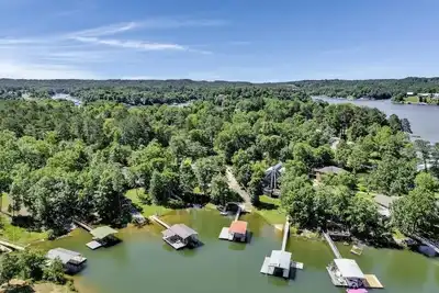 Image de Waterfront Retreat at Smith Lake