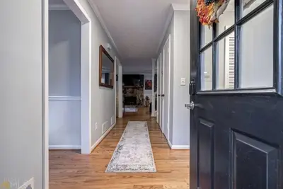 Image de Charming 4-bedroom home in a warm, welcoming community.