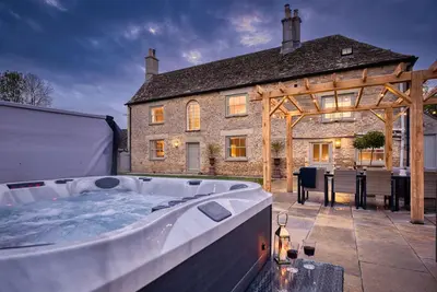 Image de Spacious dog friendly Cotswold holiday retreat with a hot tub - Green Farm Haven