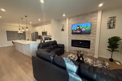 Image de Modern 3 - bedroom house in The Greens - East Regina.