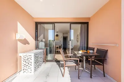 Image de Bright 1-bedroom sea & mountain view min. from beach