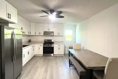 Image de Enchanting 2-bedroom house with Ac in Montclair