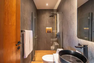 Image de Deluxe 2-Bedroom Tropical Haven in Seminyak with Pool & Designer Interiors