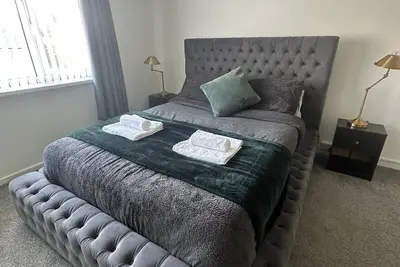 Image de The Coral Suite - 2 Bedroom Apartment with 5g Wi-Fi in Lakeside, Cardiff