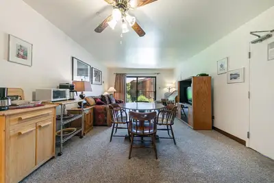 Image de Spacious 1br Condo #218 at Donner Lake Village