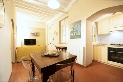 Image de Pelleria 32, in Center Town by Abita