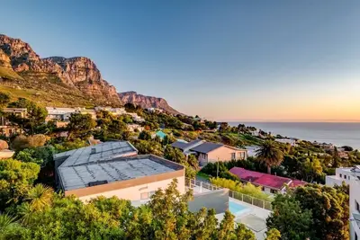 Image de Coral House in beautiful Camps Bay / Bakoven