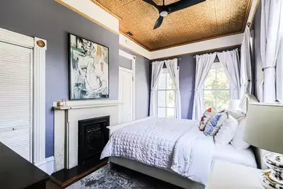 Image de Stylish Forsyth Park Retreat – Walk Everywhere