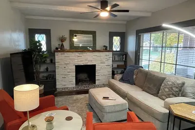 Image de 3-bedroom bungalow in West Akron. Family and pet friendly walkable neighborhood.