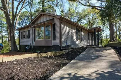 Image de Peaceful bungalow close to all things Atlanta