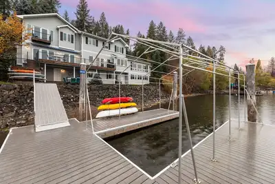 Image de Honeysuckle Beach Retreat - Waterfront