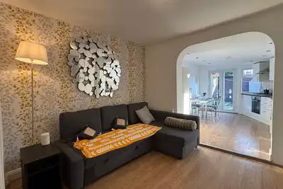 Image de Bright & Cosy 2 bedroom house with great transport links- close to Heathrow