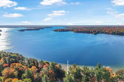 Image de Lakeside Long Lake Cottage