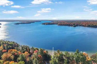 Image de Long Lake Beach Side Cottage