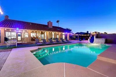 Image de 10 Large Bedrooms | Sport Court | Pool