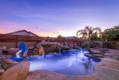 Image de 9 Bedrooms| Pickleball Court Basketball Court