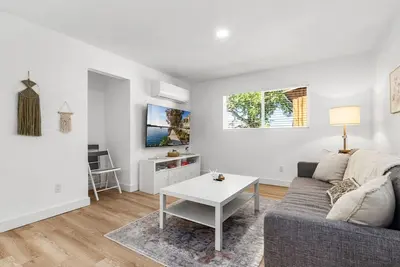 Image de Designer Loft in Pueblo – Central Modern Comfort