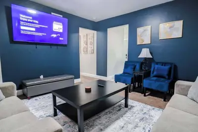 King Bed | Close To Freeway | Washer Dryer | Ranch