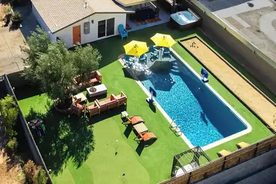 Image de The Clubhouse: Sleep 20+, Pool, Pickleball, Hot Tub, Outdoor Movie, Arcades