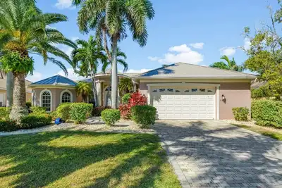 Image de Villa Eighteen Palms - Cape Coral Waterfront Retreat