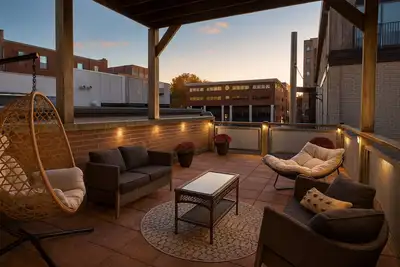 Image de One of Williamsport’s Most Unique Stays – Walk Everywhere Downtown