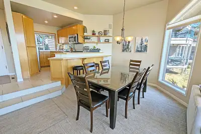 Image de Ground Floor Condo in Bend, Or 2 Bd, 2 Ba 328