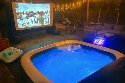 Image de Boho Retreat w/ Hot Tub, Fire Pit & Outdoor Cinema