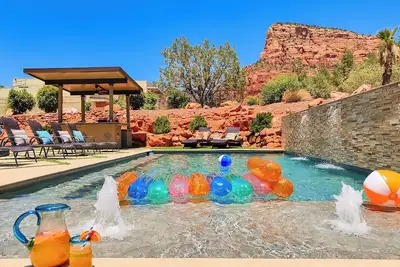 Image de Luxury Chapel Palace–7 King Suites w/ Pool, Spa, Views, Cinema & Game Room!