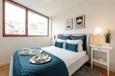 Modern & Bright Flat in Cedofeita by HostWise