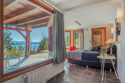 Image de Apartment with incredible panoramic view and swimming pool. Ideal for couples.