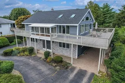 Image de Charming 4-bedroom house in Eastward Look only a short walk to the beach!