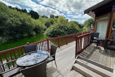 Image de Kingfisher Cosy Lakeside Lodge