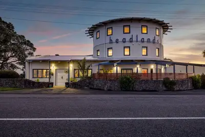 Image de Luxury Hotel 50 meters from Opunake beach. 100 meters to shops and restaurants