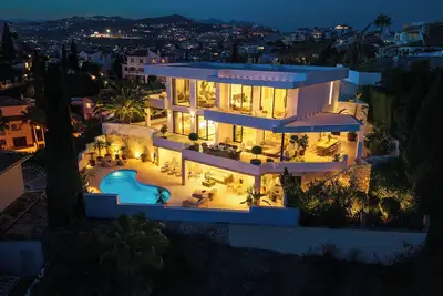 Villa Riviera The View