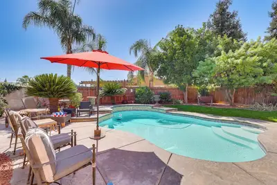 Image de Outdoor Oasis w/ Fire Pit: Pet-Friendly Fresno Gem