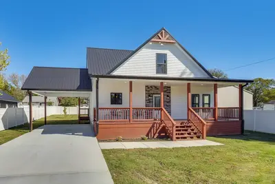 Image de Tullahoma Whiskey Trail Base w/ Yard & Fire Pit