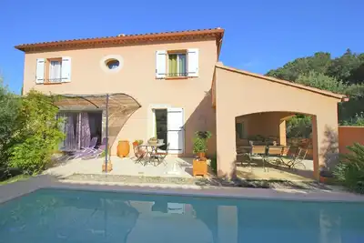 Image de Belle maison de vacances avec piscine privée