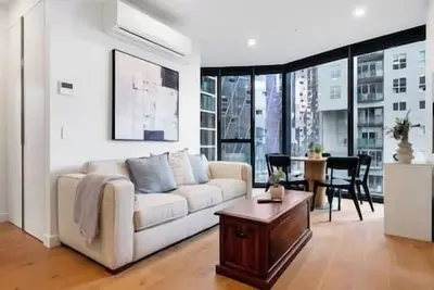 Image de Modern Cbd Apt 100m fr Parkland w Pool, Gym & WiFi