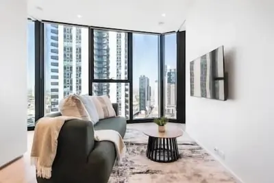 Image de Stylish Southbank 2br Apt w/ Bay Views, Pool & Gym