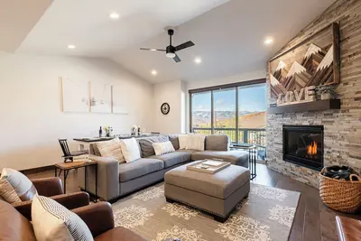 Image de Family-Friendly Escape w/ Hot Tub & Views | Near Jordanelle & Ski Resorts