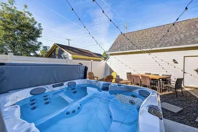 Image de Stylish 4br | Hot Tub | Patio | Firepit | Near Dt