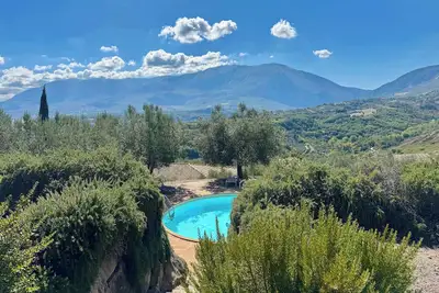 Image de Villa de Luxe avec Piscine Privée & Vue Montagne à Torre de' Passeri, Italie