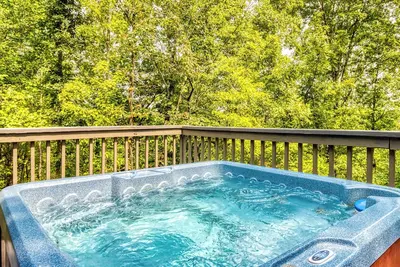 Image de Robbins' Roost quaint, peaceful cabin Pigeon Forge Tn