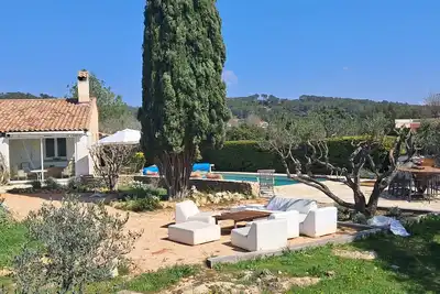 Image de Villa d’Exception à Cotignac : Piscine, Vignes et Calme Absolu - 8 Personnes